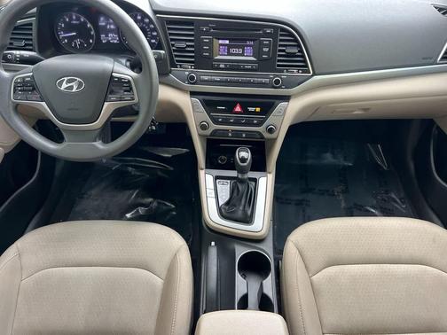 2018 Hyundai ELANTRA SE