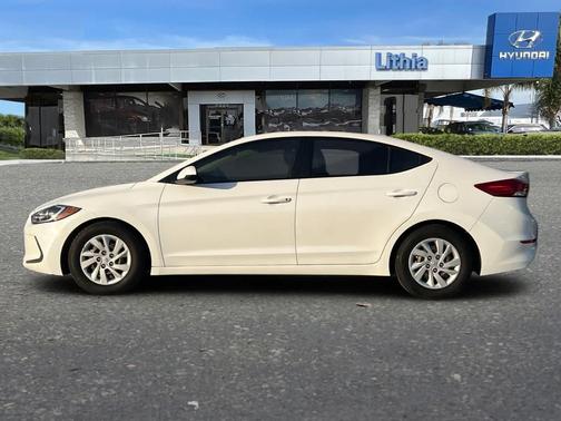 2018 Hyundai ELANTRA SE