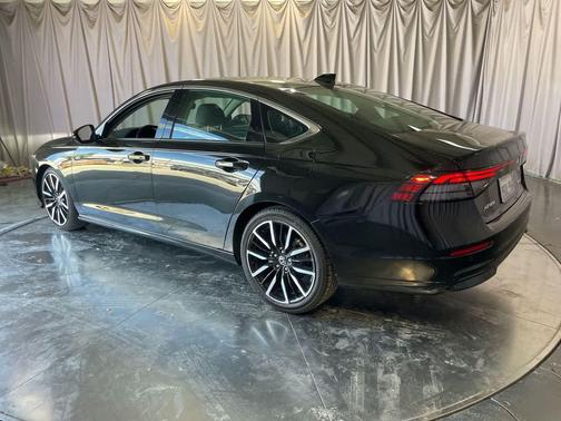 Crystal Black Pearl 2024 Honda Accord Touring 2.0T