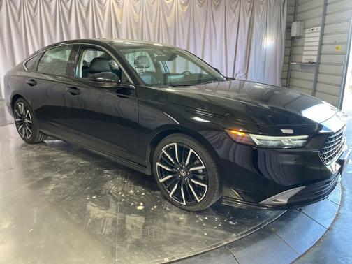 Crystal Black Pearl 2024 Honda Accord Touring 2.0T