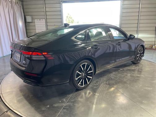 Crystal Black Pearl 2024 Honda Accord Touring 2.0T