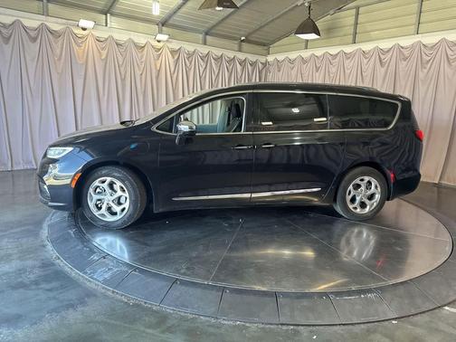 Brilliant Black Crystal Pearlcoat 2021 Chrysler Pacifica Hybrid Limited
