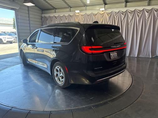 Brilliant Black Crystal Pearlcoat 2021 Chrysler Pacifica Hybrid Limited