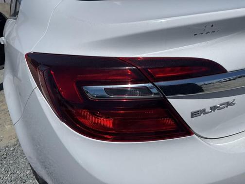 Summit White 2017 Buick Regal 1SV
