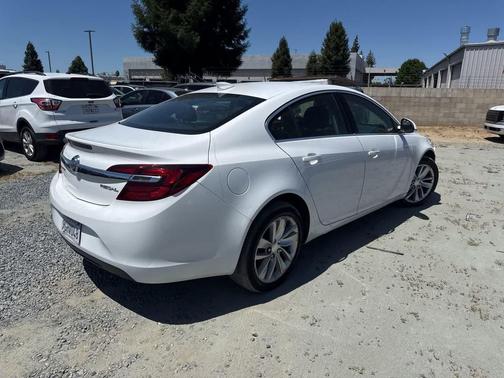Summit White 2017 Buick Regal 1SV