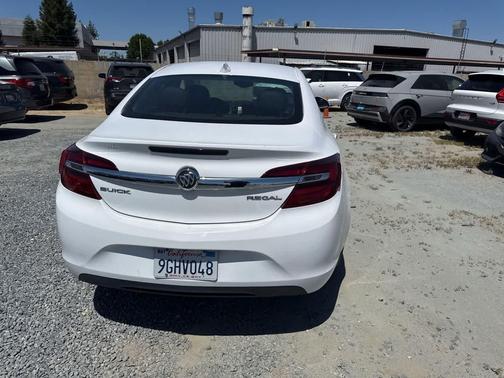 Summit White 2017 Buick Regal 1SV