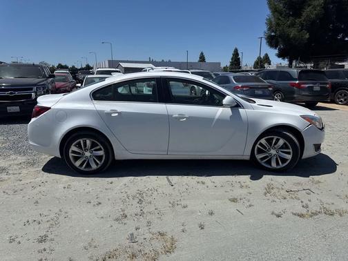Summit White 2017 Buick Regal 1SV