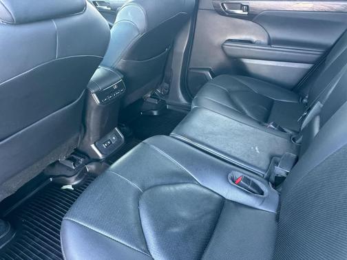 Magnetic Gray Metallic 2020 Toyota Highlander Limited