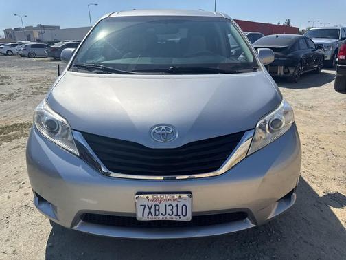 2012 Toyota Sienna LE