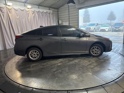 2020 Toyota Prius LE