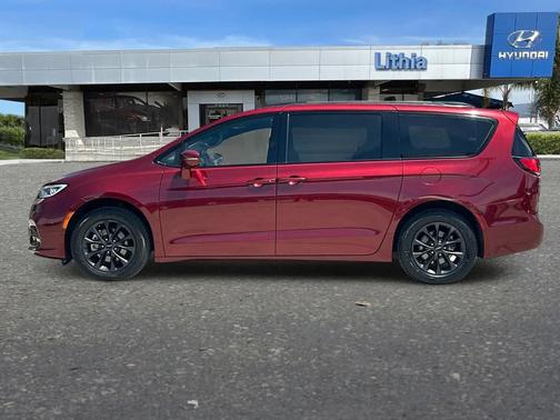Velvet Red Pearlcoat 2021 Chrysler Pacifica Touring L