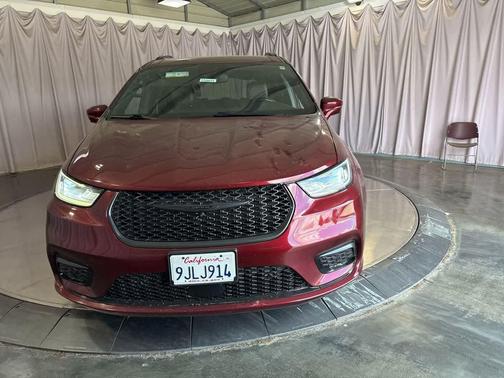 Velvet Red Pearlcoat 2021 Chrysler Pacifica Touring L