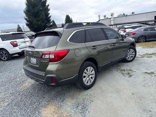 Wilderness Green Metallic 2019 Subaru Outback 2.5i Premium