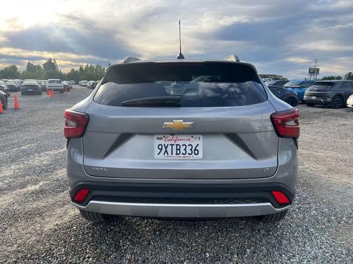 Sterling Gray Metallic 2026 Chevrolet Trax LT