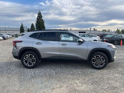 Sterling Gray Metallic 2026 Chevrolet Trax LT