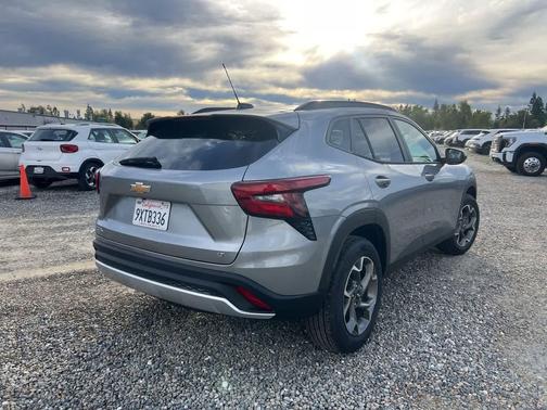 Sterling Gray Metallic 2026 Chevrolet Trax LT