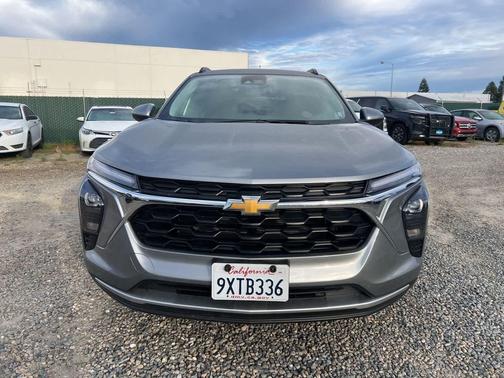 Sterling Gray Metallic 2026 Chevrolet Trax LT