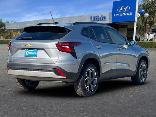 Sterling Gray Metallic 2026 Chevrolet Trax LT