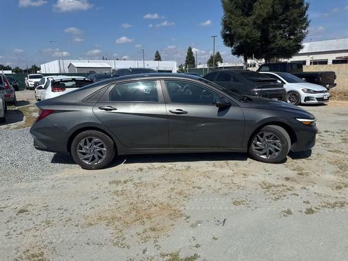 Amazon Gray 2024 Hyundai ELANTRA SEL