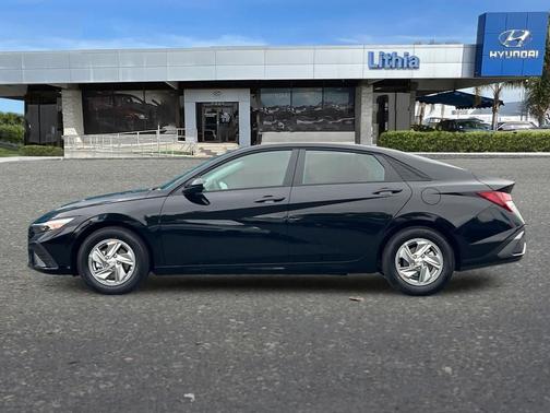 Abyss Black 2026 Hyundai ELANTRA SE