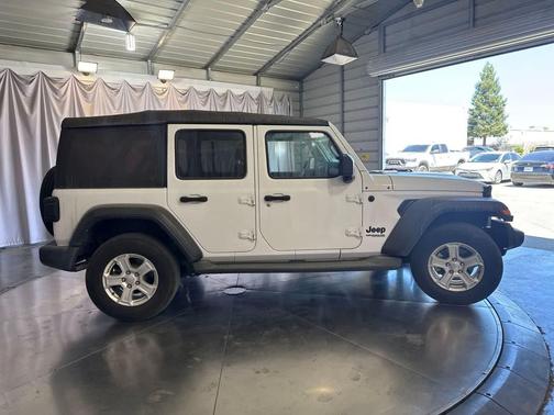 Bright White Clearcoat 2022 Jeep Wrangler Unlimited Sport