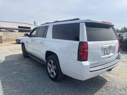 Summit White 2017 Chevrolet Suburban LT