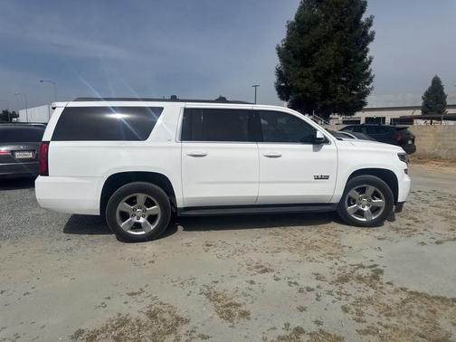 Summit White 2017 Chevrolet Suburban LT