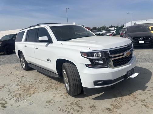 Summit White 2017 Chevrolet Suburban LT