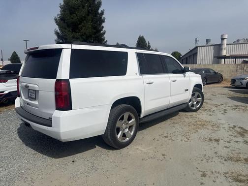 Summit White 2017 Chevrolet Suburban LT