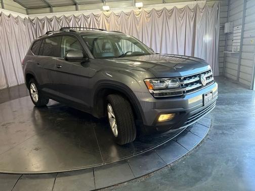 Platinum Gray Metallic 2019 Volkswagen Atlas 3.6L SE w/Technology