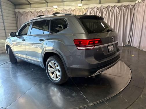 Platinum Gray Metallic 2019 Volkswagen Atlas 3.6L SE w/Technology