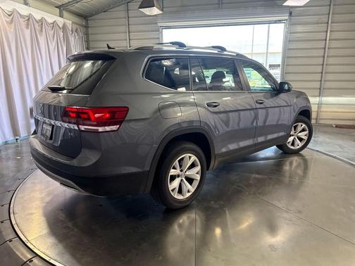 Platinum Gray Metallic 2019 Volkswagen Atlas 3.6L SE w/Technology