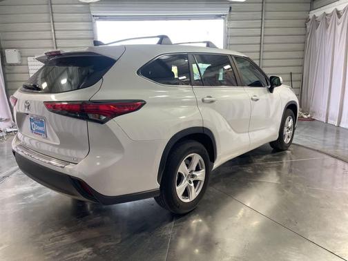2023 Toyota Highlander LE