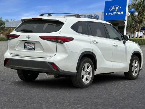 Wind Chill Pearl 2023 Toyota Highlander LE
