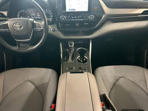 Wind Chill Pearl 2023 Toyota Highlander LE