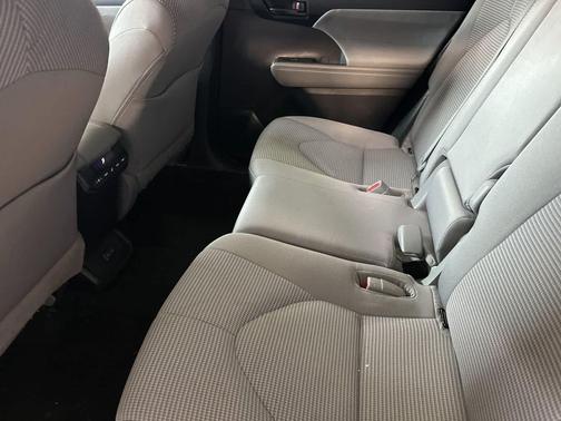 Wind Chill Pearl 2023 Toyota Highlander LE