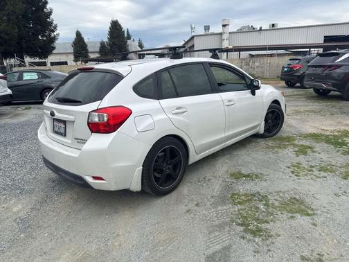 2013 Subaru Impreza 2.0i Premium