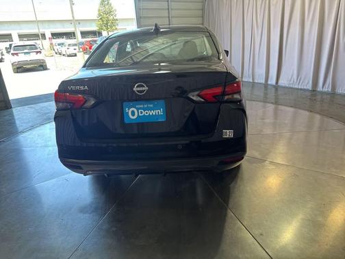 Super Black 2025 Nissan Versa 1.6 SV