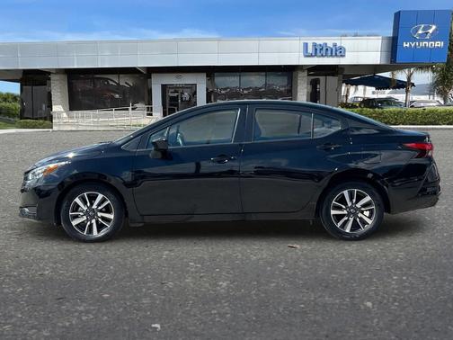 Super Black 2025 Nissan Versa 1.6 SV