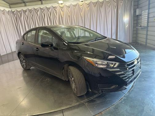 Super Black 2025 Nissan Versa 1.6 SV