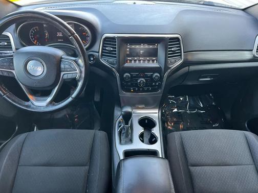 2020 Jeep Grand Cherokee Laredo