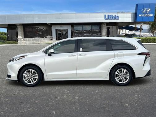 2026 Toyota Sienna XLE