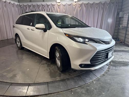 2026 Toyota Sienna XLE