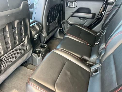 Black Clearcoat 2022 Jeep Gladiator Rubicon