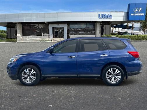 2017 Nissan Pathfinder SV