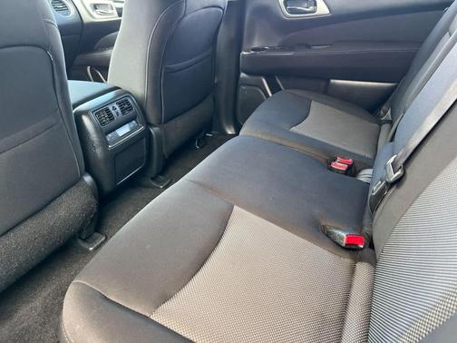 2017 Nissan Pathfinder SV