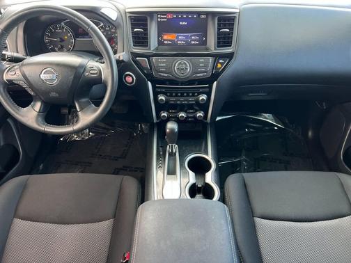 2017 Nissan Pathfinder SV