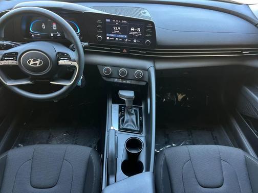 Fluid Metal 2026 Hyundai ELANTRA SE