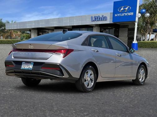Fluid Metal 2026 Hyundai ELANTRA SE