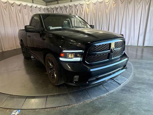 Brilliant Black Crystal Pearlcoat 2016 RAM 1500 Tradesman/Express